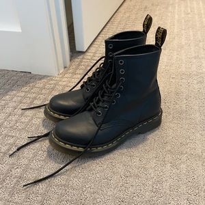 Women’s Dr. Martens 1460 8 Eye Boots - Smooth Sz.7